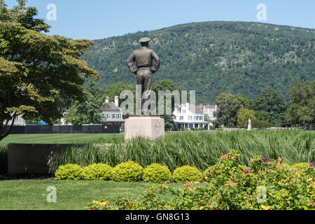 Le général Dwight D. Eisenhower Statue dominant la plaine et 100 Scdo, United States Military Academy, West Point, NY, USA Banque D'Images