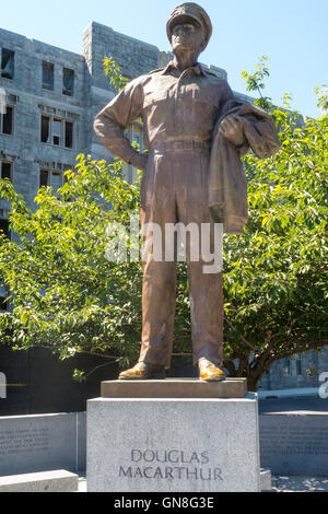 Statue du général Douglas MacArthur, United States Military Academy, West Point, NY, USA Banque D'Images