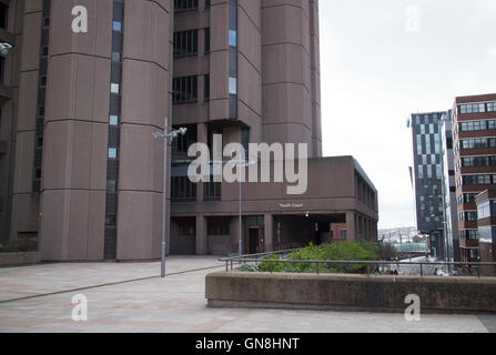 La Reine Elizabeth II law courts avec Liverpool Merseyside UK d'un tribunal pour adolescents Banque D'Images