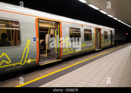 La station de métro Merseyrail de Liverpool à la gare centrale de la plate-forme Merseyside UK Banque D'Images