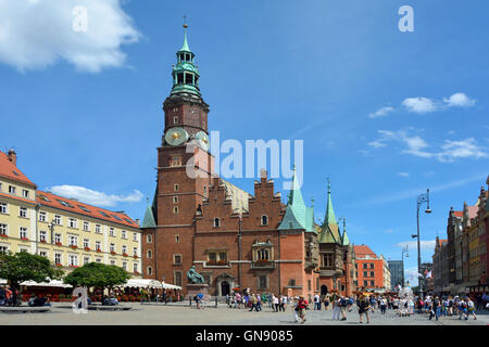 Hôtel de ville sur la place du marché dans la vieille ville de Wroclaw en Pologne. Banque D'Images