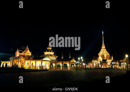 Thaïlande-AVRIL 8 : Les Thaïlandais ont visité la Thaïlande Bangkok - 15 avril : La crémation royale de Son Altesse Royale la Princesse Bejara Banque D'Images