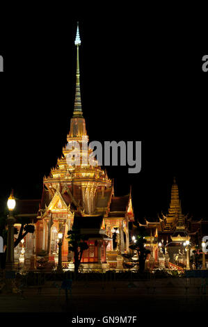 Thaïlande-AVRIL 8 : Les Thaïlandais ont visité la Thaïlande Bangkok - 15 avril : La crémation royale de Son Altesse Royale la Princesse Bejara Banque D'Images