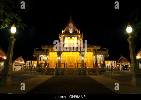 Thaïlande-AVRIL 8 : Les Thaïlandais ont visité la Thaïlande Bangkok - 15 avril : La crémation royale de Son Altesse Royale la Princesse Bejara Banque D'Images