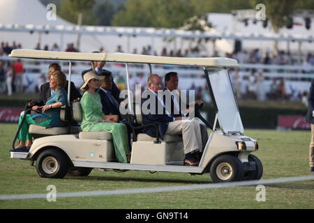 Sotogrande, Espagne. 28 août 2016 - Le Roi Juan Carlos émérite, a été le célèbre star de la fin de Choses á faire á Sotogrande avec son assistance dans le tournoi de la coupe d'Or 45 Cartier Polo de Sotogrande : Crédit - Photos Lorenzo Carnero/ZUMA/Alamy Fil Live News Banque D'Images