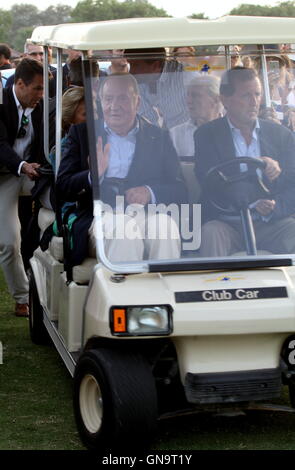 Sotogrande, Espagne. 28 août 2016 - Le Roi Juan Carlos émérite, a été le célèbre star de la fin de Choses á faire á Sotogrande avec son assistance dans le tournoi de la coupe d'Or 45 Cartier Polo de Sotogrande : Crédit - Photos Lorenzo Carnero/ZUMA/Alamy Fil Live News Banque D'Images