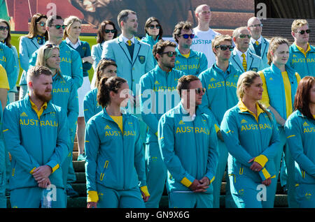 Sydney, Australie. Août 29, 2016. L'équipe olympique australienne accueillis à l'Opéra de Sydney après leurs efforts dans le Rio 2016 Jeux Olympiques. Credit : mjmediabox/Alamy Live News Banque D'Images