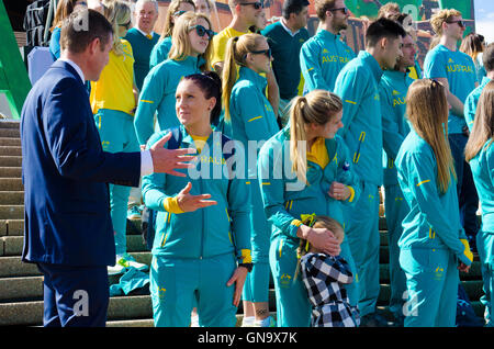 Sydney, Australie. Août 29, 2016. L'équipe olympique australienne accueillis à l'Opéra de Sydney après leurs efforts dans le Rio 2016 Jeux Olympiques. Credit : mjmediabox/Alamy Live News Banque D'Images