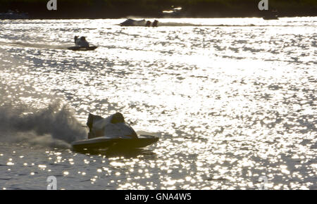 Course de bateau sur Oulton large Banque D'Images