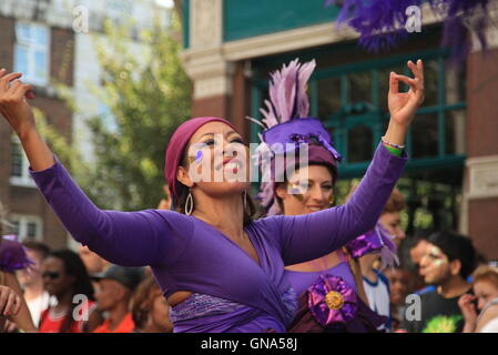 Londres, Royaume-Uni. Août 29, 2016. La Bohème y prendre part à l'assemblée le carnaval de Notting Hill. Crédit : Daniel Crawford/Alamy Live News Banque D'Images