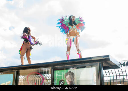 Notting Hill. Londres, Royaume-Uni. Août 29, 2016. Notting Hill Carnival 2016 Défilé Lundi Crédit : JOHNNY ARMSTEAD/Alamy Live News Banque D'Images