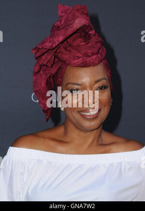 Burbank, CA, USA. Août 29, 2016. 29 août 2016 - Burbank, Californie. Tina Lifford. Première mondiale de la ''propre sucre Queen'' tenue à Warner Bros. Studio Lot. Crédit photo : Birdie Thompson/AdMedia Crédit : Birdie Thompson/AdMedia/ZUMA/Alamy Fil Live News Banque D'Images