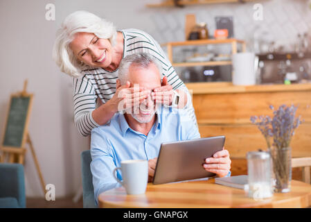 Cheerful couple resting in the cafe Banque D'Images