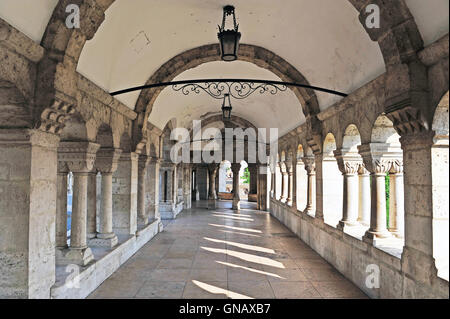 Passage du bastion des pêcheurs à Budapest, Hongrie ville Banque D'Images