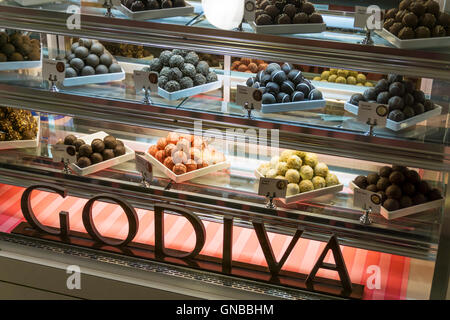 Un affichage des chocolats Godiva dans le magasin Macy's de Chicago. Banque D'Images