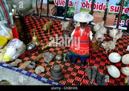 Chaman - La guérison par la foi - foire agricole - Fêtes de la Virgen del Carmen dans Sapalache - Pérou Banque D'Images