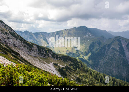 Sur la montagne du haut d'une montagne près de Lac Achensee en Autriche Banque D'Images