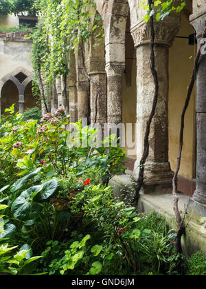 Cloîtres dans Convento di San Francesco à Sorrente Italie Banque D'Images