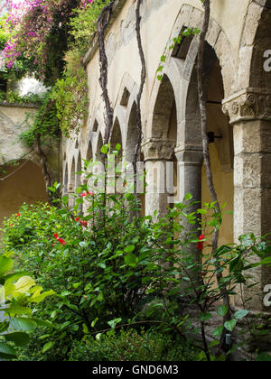 Cloîtres dans Convento di San Francesco à Sorrente Italie Banque D'Images