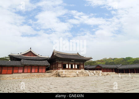 Myeongjeongjeon et carrés, la salle principale du Palais Changgyeonggung à Séoul, Corée du Sud. Copier l'espace. Banque D'Images