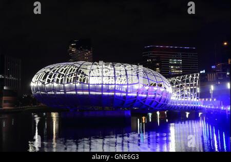 L'architecture contemporaine Webb Bridge à Melbourne, Australie Banque D'Images