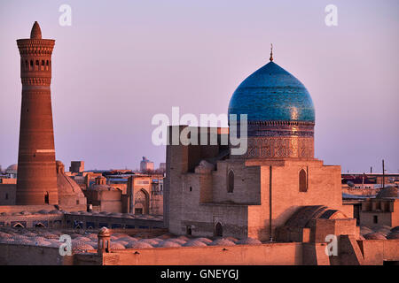 L'Ouzbékistan, Boukhara, Unesco world heritage, mosquée et minaret Kalon, Madrasah Mir Arabe I Banque D'Images