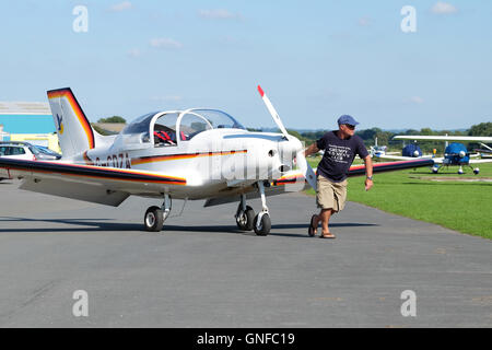 L'aérodrome de Shobdon, Herefordshire, Angleterre. 30 août 2016. Quarante avions visité aujourd'hui l'aérodrome Shobdon aux beaux jours dans le cadre de l'avion léger Association ( LAA ) UK Tour 2016. Cette année, l'adresse est la célébration de 70 ans depuis qu'elle a été fondée sous le nom de l'Association Vol populaires ( IFP ). Banque D'Images