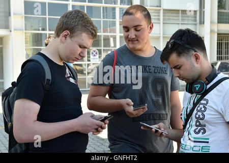 Brno, République tchèque. Août 31, 2016. Environ 50 Pokemon Rendez location based app gamers répondre à Brno, en République tchèque, le 31 août 2016. Photo : CTK Vaclav Salek/Photo/Alamy Live News Banque D'Images