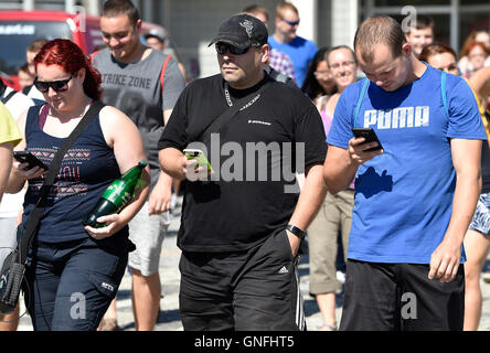 Brno, République tchèque. Août 31, 2016. Environ 50 Pokemon Rendez location based app gamers répondre à Brno, en République tchèque, le 31 août 2016. Photo : CTK Vaclav Salek/Photo/Alamy Live News Banque D'Images