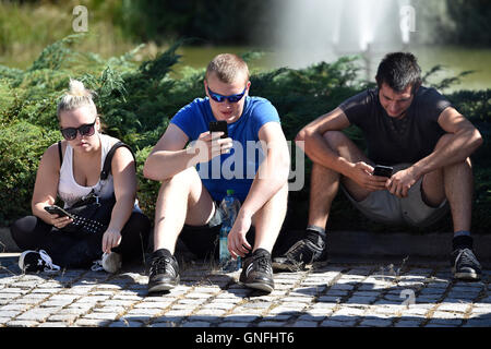 Brno, République tchèque. Août 31, 2016. Environ 50 Pokemon Rendez location based app gamers répondre à Brno, en République tchèque, le 31 août 2016. Photo : CTK Vaclav Salek/Photo/Alamy Live News Banque D'Images