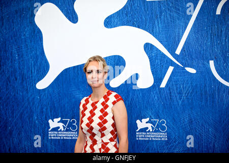 Venise, Italie. Août 31, 2016. L'actrice allemande et membre du jury Nina Hoss pose pour des photos lors d'un photocall avant la cérémonie d'ouverture du 73 e Festival du Film de Venise à Venise, Italie, le 31 août, 2016. Le Festival du Film de Venise annuelle dure du 31 août au 10 septembre cette année. Credit : Jin Yu/Xinhua/Alamy Live News Banque D'Images