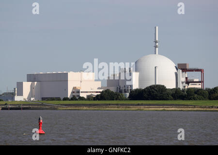 Brokdorf, Allemagne. Août 28, 2016. La centrale nucléaire de Brokdorf sur l'Elbe près de Brokdorf, Allemagne, 28 août 2016. Photo : Christian Charisius/dpa/Alamy Live News Banque D'Images