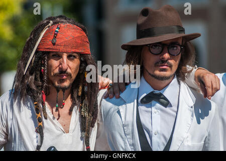 Venise, Italie. 31 août, 2016. Doubles de Johnny Depp posent devant l'Hôtel Excelsior durant le 73e Festival du Film de Venise. Credit : Simone Padovani / éveil / Alamy Live News Banque D'Images