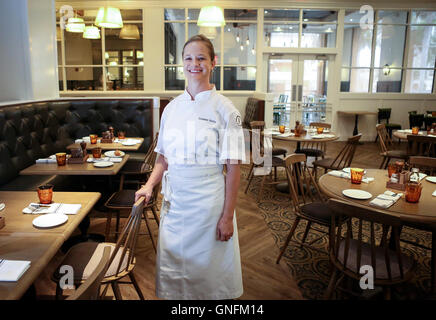 En Floride, aux États-Unis. Août 31, 2016. Lindsay Chef Autry à la cuisine régionale & Public House à West Palm Beach Mercredi, 31 août, 2016. © Bruce R. Bennett/Le Palm Beach Post/ZUMA/Alamy Fil Live News Banque D'Images