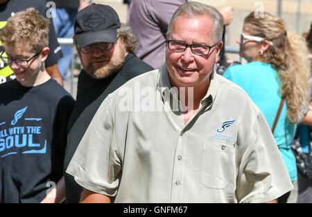 Philadelphie, Pennsylvanie, USA. Août 31, 2016. Philadelphia Eagles légendaire quarterback et propriétaire majoritaire de la Philadelphia Soul arena équipe de football, RON Jaworski, à la célébration du Championnat tenu à l'Hôtel de ville de Philadelphie cour à Philadelphie PA © Ricky Fitchett/ZUMA/Alamy Fil Live News Banque D'Images