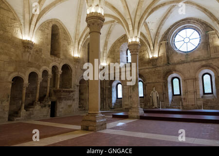 Le réfectoire du monastère d'Alcobaça, Portugal où les moines avaient leurs repas chaque jour. Banque D'Images