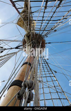 Le Shtandart gréements à voile de bateau, dans le port de la mer du Nord au cours de la Régate des grands voiliers à Blyth dans le Northumberland, en Angleterre. Banque D'Images