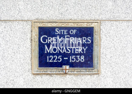 Blue plaque montrant le site de Grey Friars Monastère 1225-1535. Ville de London, UK Banque D'Images