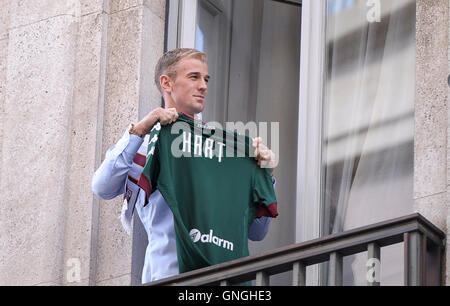 Turin, Italie. Août 30, 2016. Joe Hart, le gardien de Manchester City et de l'Angleterre, l'équipe nationale s'installe à Torino FC en prêt. Dans la photo : Joe Hart avec son nouveau maillot. Credit : Nicolò Campo/Pacific Press/Alamy Live News Banque D'Images