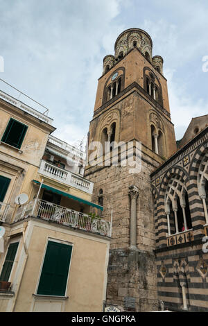 Low angle view de la cathédrale d'Amalfi, Ravello, Côte d'Amalfi, Salerne, Campanie, Italie Banque D'Images