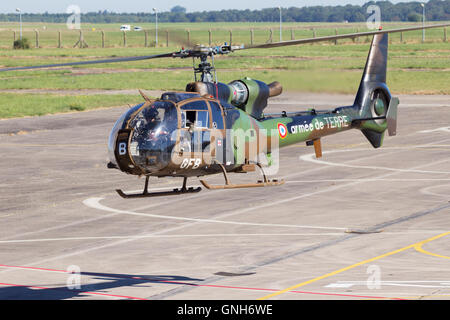 Vol en hélicoptère Gazelle de l'armée française à partir de là qu'est la base Etain-Rouvres. Banque D'Images