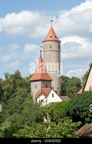 Dreikoenigsturm (tour) de l'Épiphanie et Gruener Turm (tour verte), vieille ville, Dinkelsbuehl centrale, Franconia, Bavaria, Germany Banque D'Images