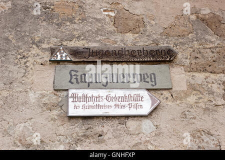 Signposts, vieille ville, Dinkelsbuehl centrale, Franconia, Bavaria, Germany Banque D'Images