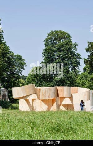 Le pavillon de la Serpentine 2016 Maison d'été par Barkow Leibinger dans Kensington Gardens, Londres, Angleterre. Banque D'Images