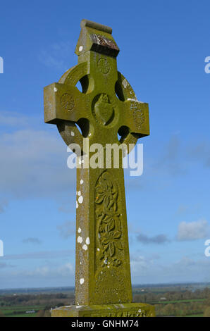 Croix celtique en pierre au rocher de Cashel en Irlande. Banque D'Images