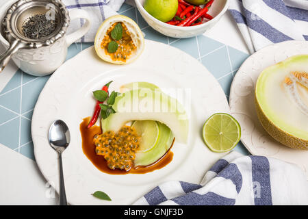 Melon sucré, maraquia et lime avec chili Banque D'Images