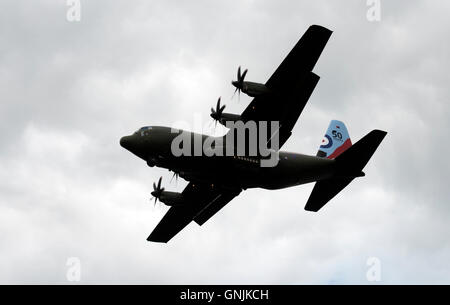 Hercules C-130J de la RAF sur flying Woodbridge airfield, Suffolk, UK. Banque D'Images