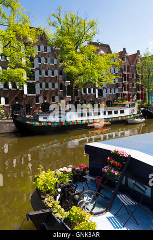 Péniches sur canaux traditionnels néerlandais, Prinsengracht, à Amsterdam, Hollande, Pays-Bas Banque D'Images