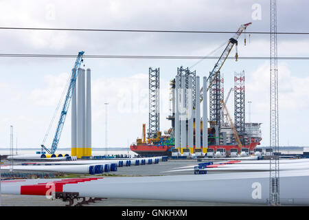 Éoliennes Siemens pour exploiter les énergies renouvelables l'énergie éolienne en construction à Esbjerg en Afrique du Jutland, Danemark Banque D'Images