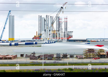 Éoliennes Siemens pour exploiter les énergies renouvelables l'énergie éolienne en construction à Esbjerg en Afrique du Jutland, Danemark Banque D'Images